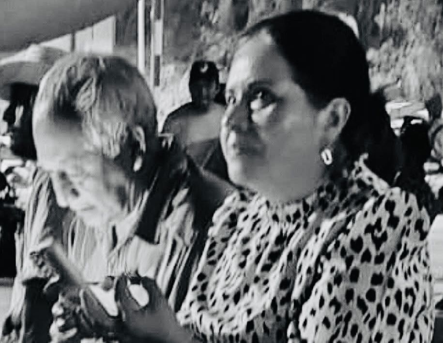 Escala conflicto en bloqueo en la supercarretera Oaxaca-Puerto Escondido: habitantes de Colotepec rechazan respuestas y retienen a dos funcionarios federales Escala conflicto en bloqueo en la supercarretera Oaxaca-Puerto Escondido: habitantes de Colotepec rechazan respuestas y retienen a dos funcionarios federales