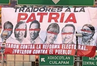 Morena #Oaxaca acusa con lonas de traidores a diputados PT y PVEM oaxaqueños por votar contra reforma Sheinbaum Morena #Oaxaca acusa con lonas de traidores a diputados PT y PVEM oaxaqueños por votar contra reforma Sheinbaum