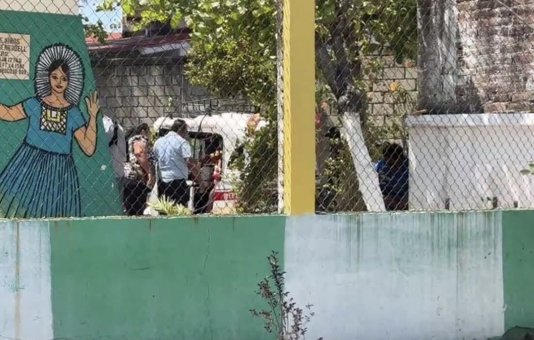 Delincuencia de Juchitán, #Oaxaca, sin respeto por centros escolares; ejecuta a padre de familia dentro de un preescolar Delincuencia de Juchitán, #Oaxaca, sin respeto por centros escolares; ejecuta a padre de familia dentro de un preescolar