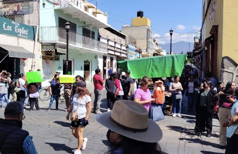 Bloqueo en el centro histórico de la ciudad de Oaxaca por inconformidad de comerciantes