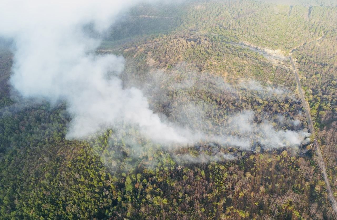 Incendio forestal activo y descontrolado amenaza comunidades en los límites de San Juan Mixtepec y San Juan Ñumi en #Oaxaca