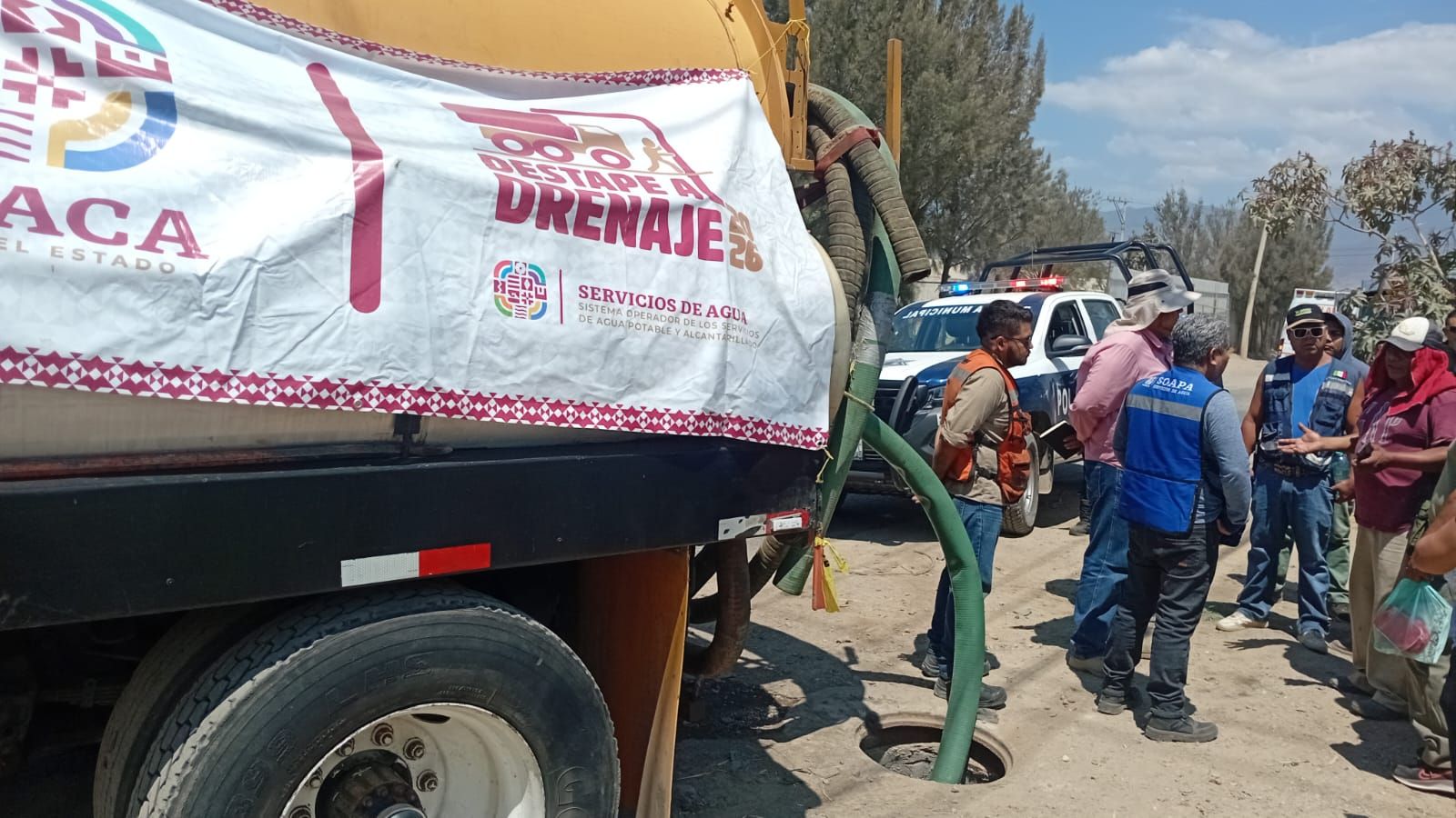 Piperos de #Oaxaca retienen a conductor por descargar aguas residuales de forma ilegal en el río Salado Piperos de #Oaxaca retienen a conductor por descargar aguas residuales de forma ilegal en el río Salado