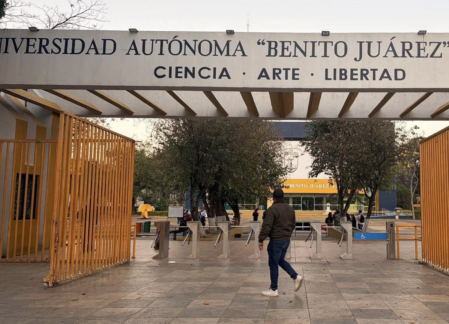 Liberan instalaciones de Ciudad Universitaria en la UABJO tras días de protestas por docentes de Derecho y Ciencias Sociales