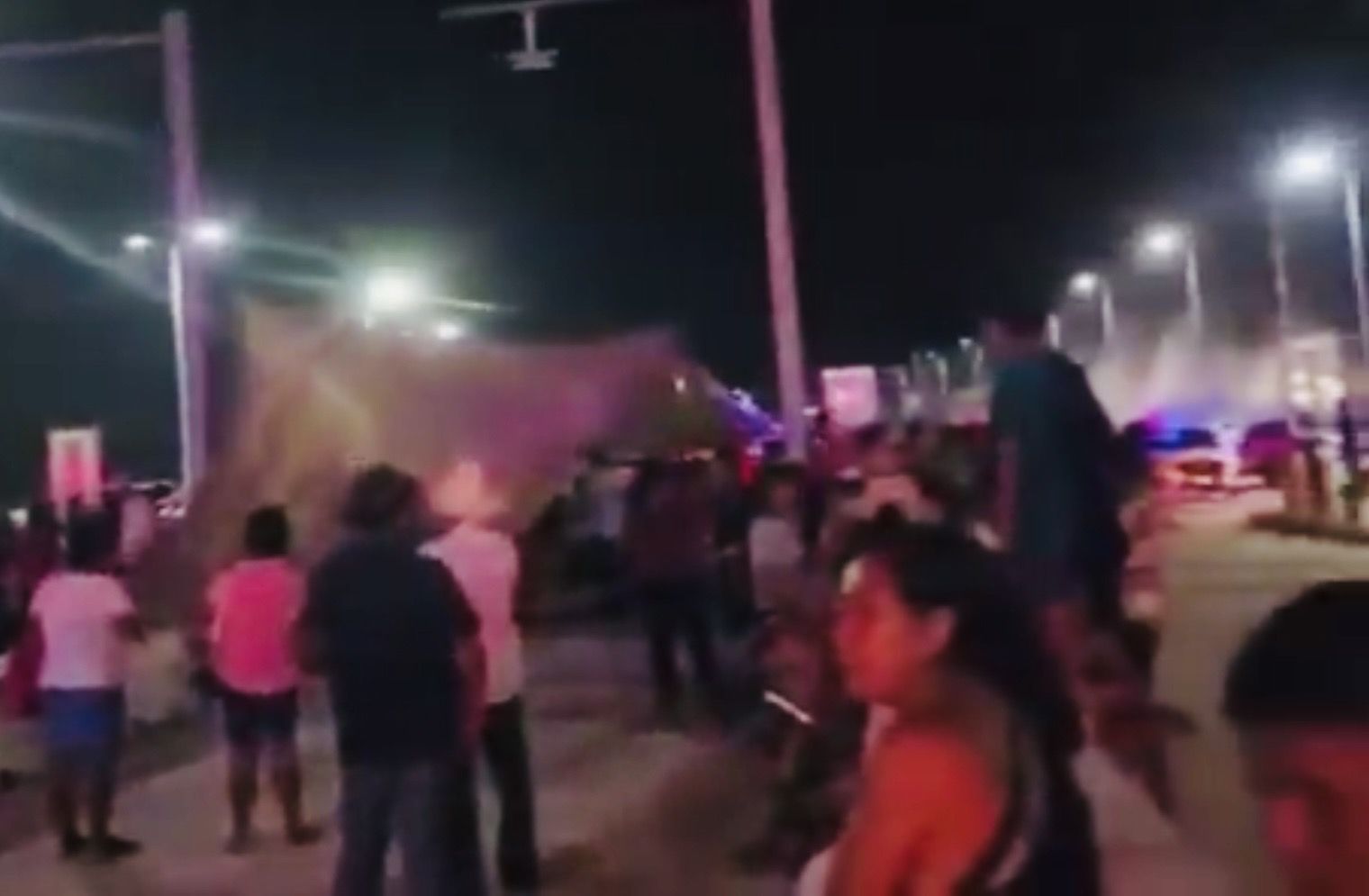 Pobladores de Santa María Colotepec levantan bloqueo en supercarretera #Oaxaca-Puerto Escondido tras acuerdos con SICT y Capufe Pobladores de Santa María Colotepec levantan bloqueo en supercarretera #Oaxaca-Puerto Escondido tras acuerdos con SICT y Capufe