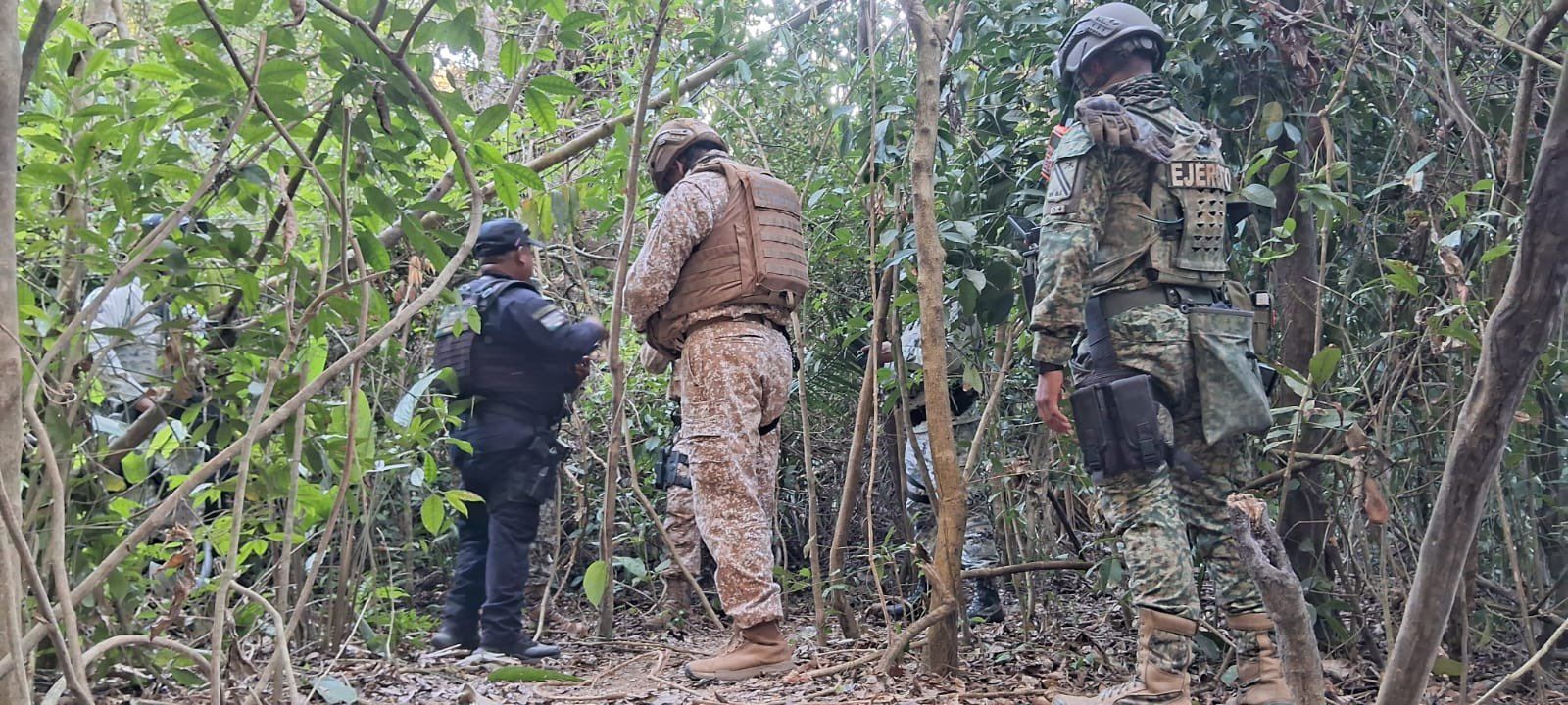 Toma clandestina de combustible descubierta en ducto de Pemex en Matías Romero, #Oaxaca Toma clandestina de combustible descubierta en ducto de Pemex en Matías Romero, #Oaxaca