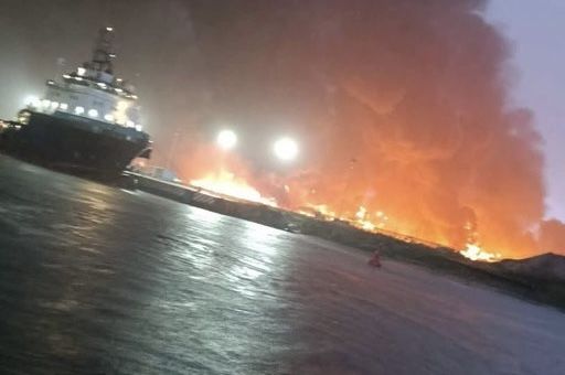 Incendio perimetral en refinería Olmeca de Dos Bocas controlado rápidamente por Pemex esta mañana