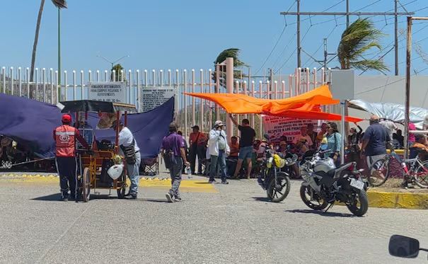 Integrantes de la Sección 22 de concluyen paro de 72 horas y anuncian protesta en Guelatao, ante Sheinbaum