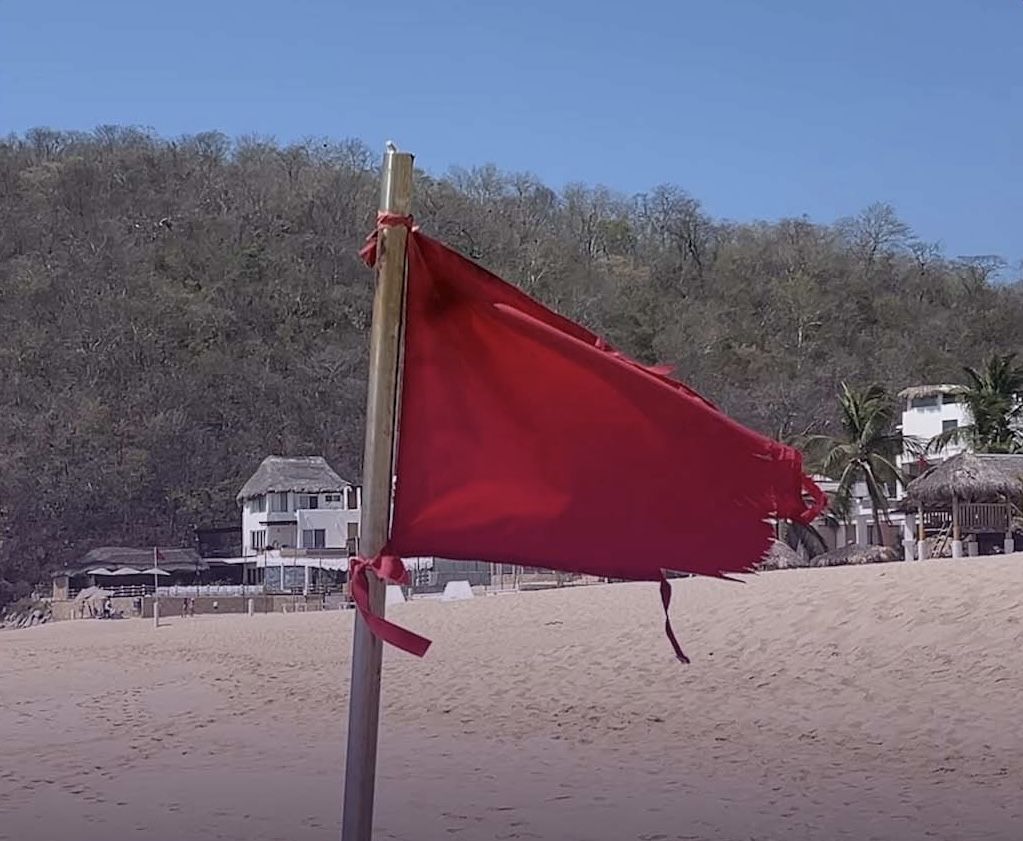Playas de #Oaxaca son declaradas aptas por Cofepris, pero Protección Civil advierte por el mar de fondo