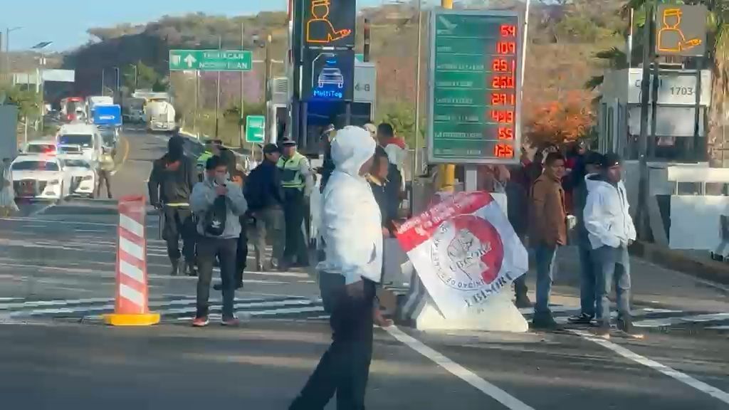 Integrantes de la UBISORT toman la caseta de Huitzo para exigir recursos mediante el cobro ilegal