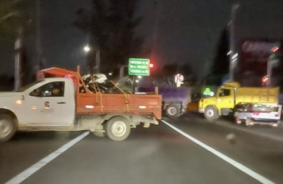 Transportistas de CATEM Joven bloquean la carretera Panamericana frente a Tutla tras asesinato de su dirigente