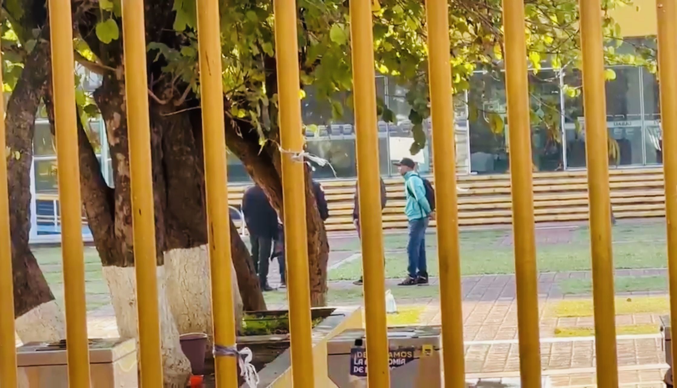 Alumnos de la Facultad de Derecho cierran Ciudad Universitaria y paran clases; demandan respeto a elecciones de Director