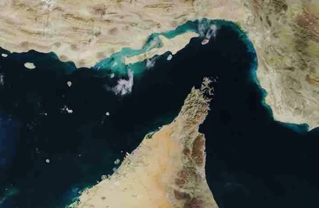 Trump ordena “disparar y destruir” buques iraníes que minen el estratégico estrecho