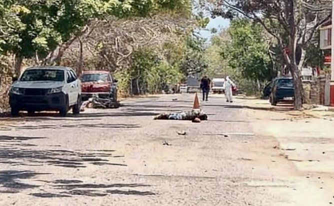 Sicarios en moto ejecutan a pareja frente al Hospital General de Puerto Escondido, Oaxaca; víctimas no han sido identificadas