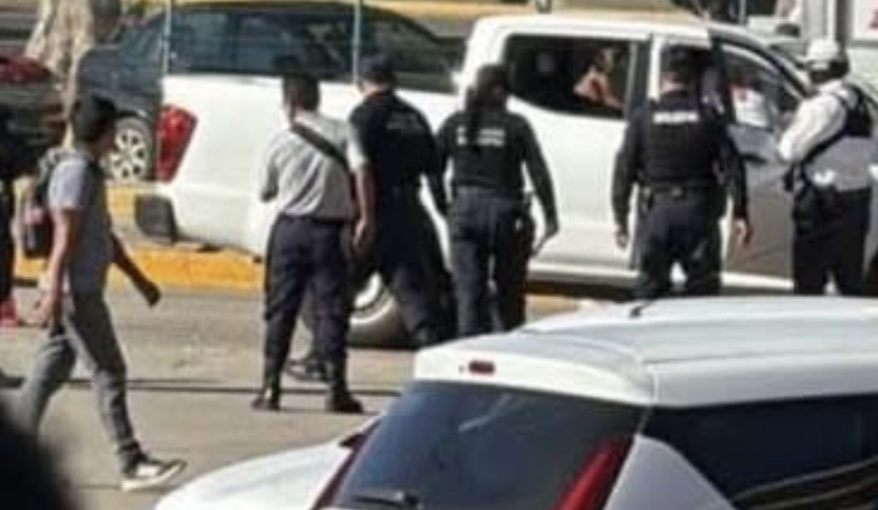 Sujetos armados balean a empleado del DIF en Plaza del Valle y roban tres millones pesos