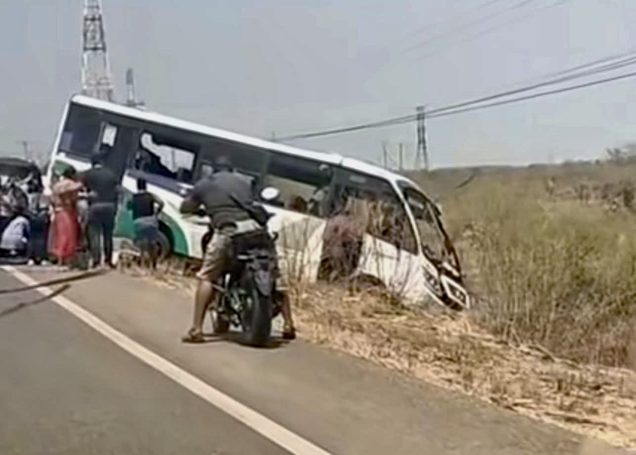 Autobús de “Istmeños” sufre accidente en la Tehuantepec-Juchitán: un muerto y cinco heridos por llanta ponchada