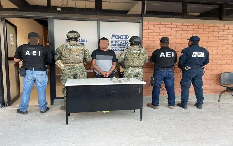 Detienen a dos personas con armas y drogas en cateos respaldados por Marina en Juchitán, #Oaxaca