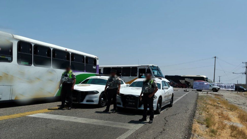 Pobladores de Puente Madera bloquean carretera Transístmica exigiendo justicia por atropellamiento en #Oaxaca Pobladores de Puente Madera bloquean carretera Transístmica exigiendo justicia por atropellamiento en #Oaxaca