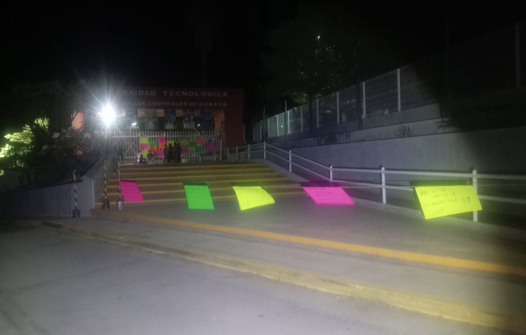 En #Oaxaca, trabajadores de la UTVCO inician un paro laboral indefinido por incumplimientos del gobierno estatal En #Oaxaca, trabajadores de la UTVCO inician un paro laboral indefinido por incumplimientos del gobierno estatal