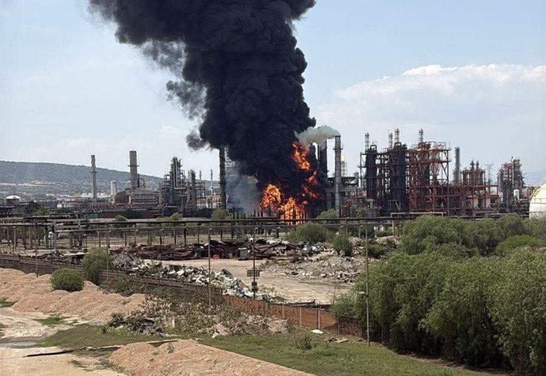 Fuerte explosión sacude la refinería Miguel Hidalgo, de Tula, generando alarma; Pemex reporta “incidente menor”