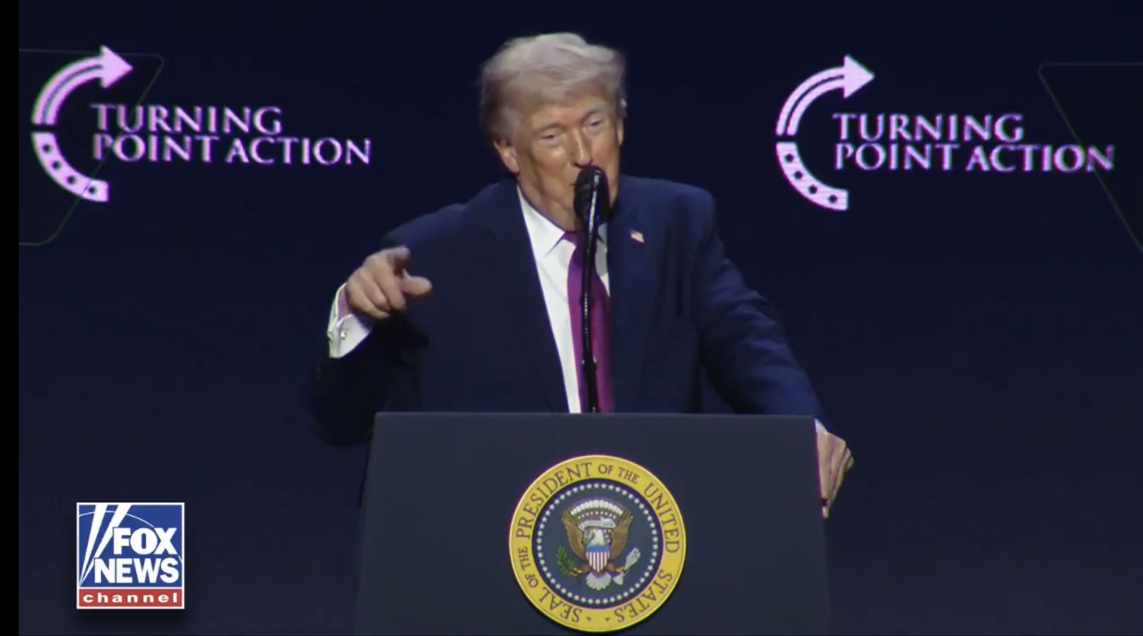 El presidente Donald Trump anuncia que se encontraron muchos documentos sobre ovnis y ordena desclasificarlos