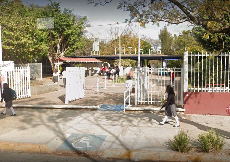 Directivos del CBTIS 26 suspenden clases por protocolo de seguridad y revisión en #Oaxaca ante rumores de riesgo