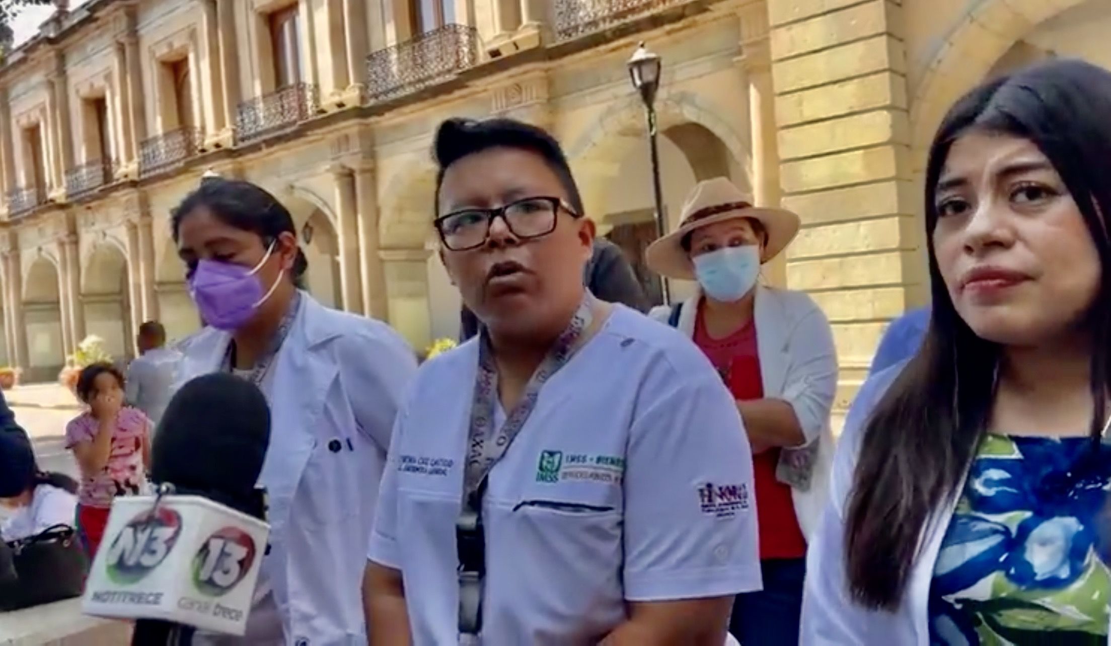 Personal del IMSS Bienestar protesta en Zócalo de Oaxaca; exige medicinas, insumos y personal en hospitales