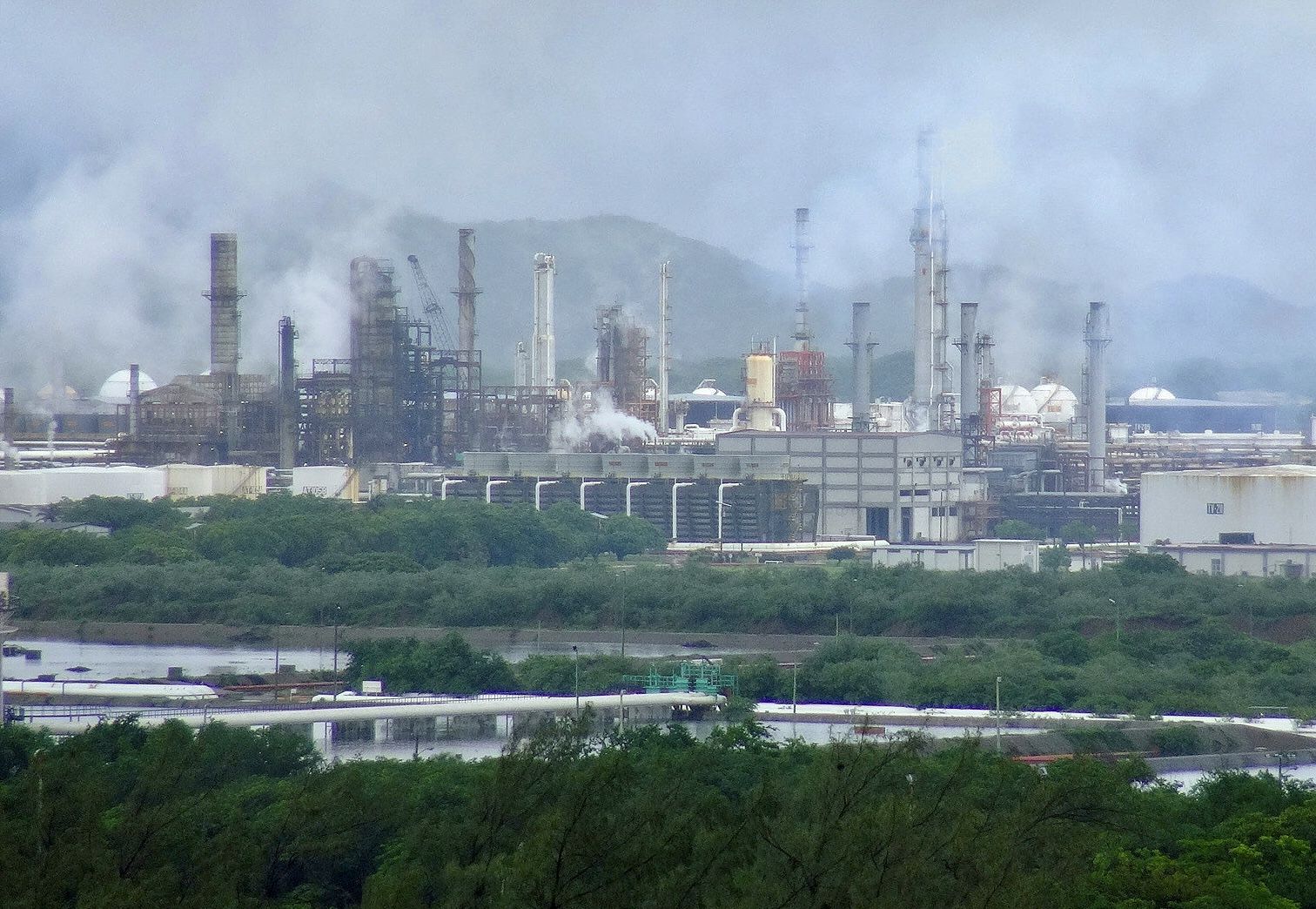 Corrupción en refinería de Salina Cruz, #Oaxaca: denuncian contratos millonarios y simulación de limpieza por Felipa Obrador