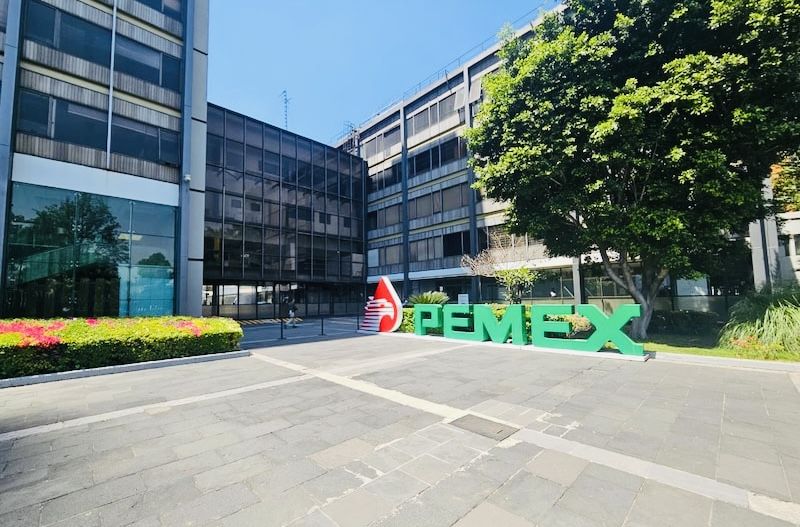 S&P traslada a negativa perspectiva de Pemex y CFE por presión fiscal del gobierno S&P traslada a negativa perspectiva de Pemex y CFE por presión fiscal del gobierno