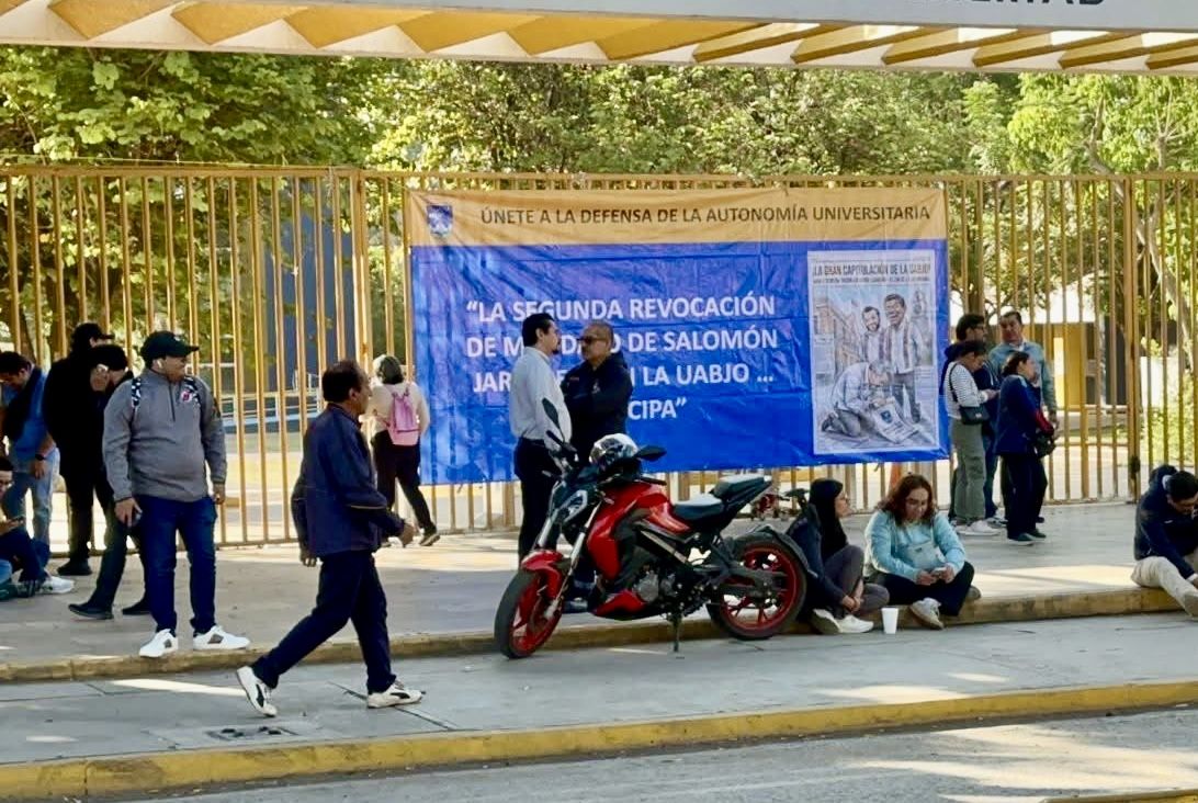 Estalla conflicto postelectoral en la UABJO: Enrique Martínez toma Ciudad Universitaria y exige recuento de votos