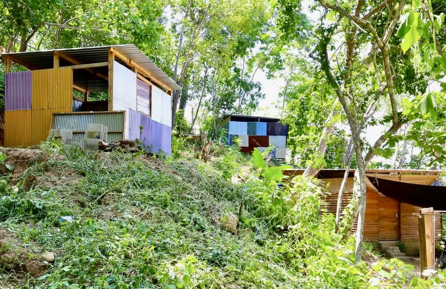 Huatulco sufre abandono institucional mientras crecen invasiones, contaminación y deterioro urbano en zonas turísticas