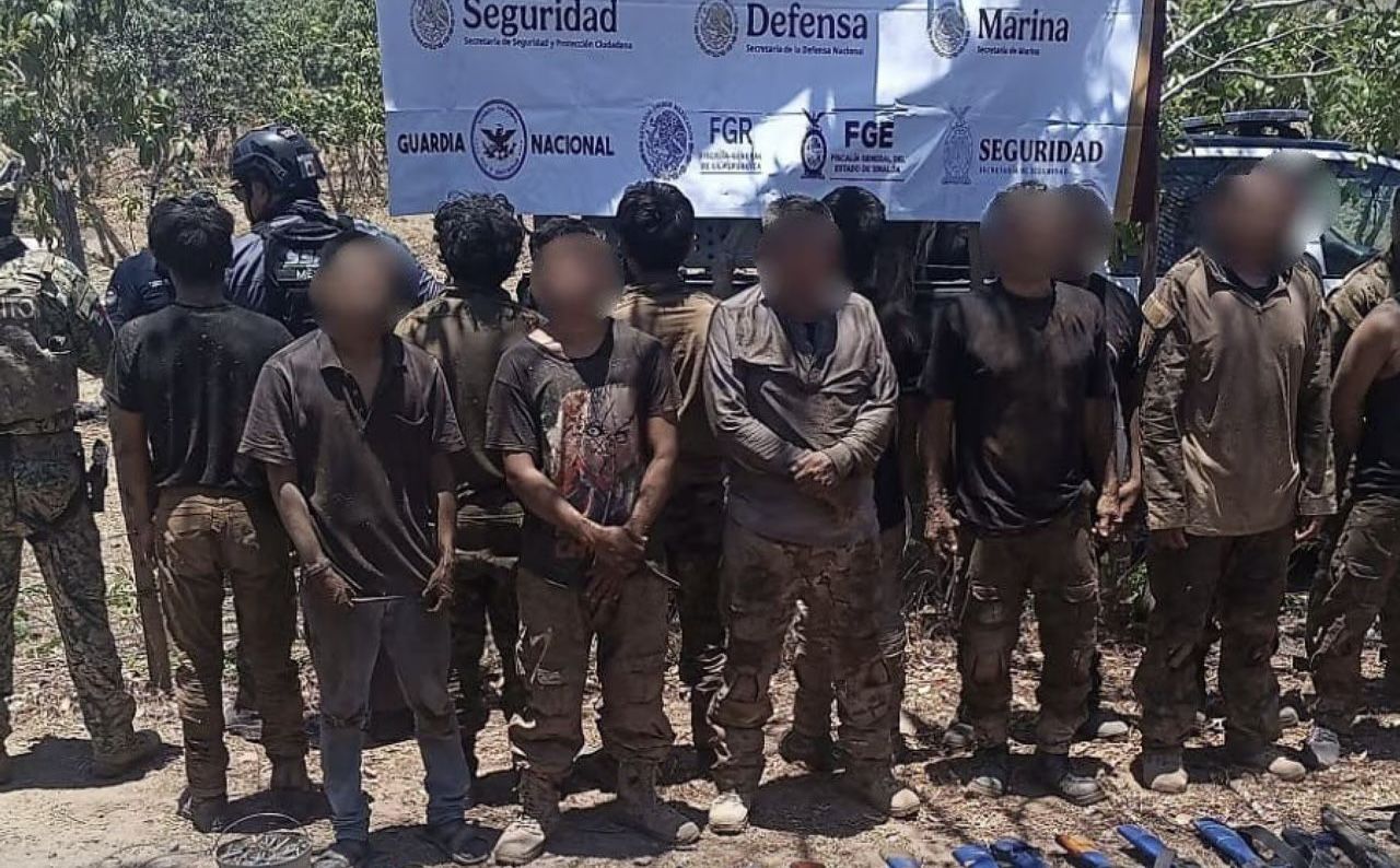 Tras repeler ataque armado en Sinaloa, la Marina detiene a trece presuntos miembros de “La Chapiza”