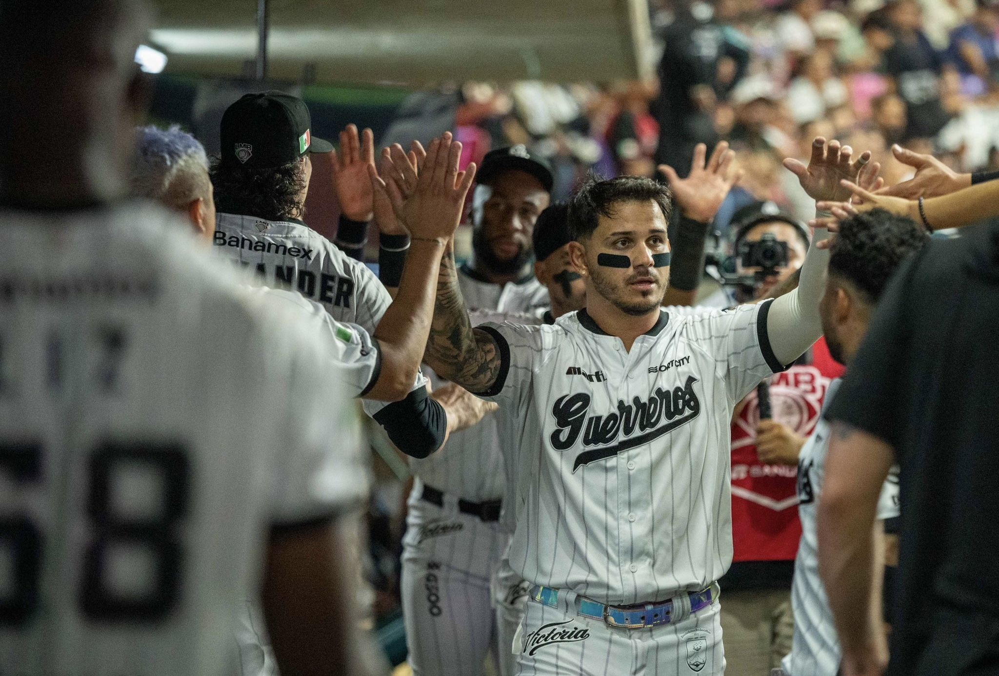 Guerreros de #Oaxaca vence 8-4 a Conspiradores y asegura serie en inauguración del Estadio Yu’va Guerreros de #Oaxaca vence 8-4 a Conspiradores y asegura serie en inauguración del Estadio Yu’va