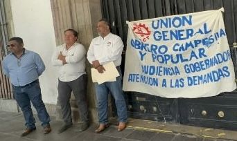 Plantón de UGOCP en Palacio de Gobierno de Oaxaca; piden audiencia con Salomón Jara; acusan a Karina Barón de bloqueo