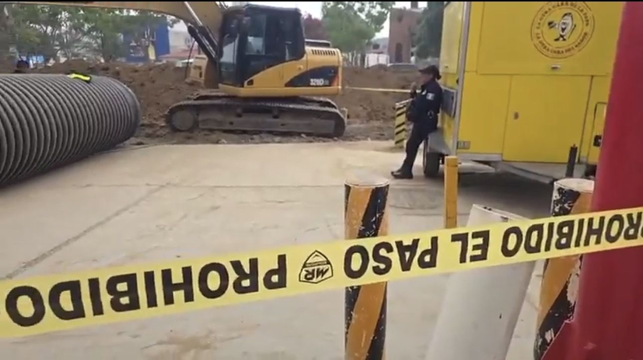 Derrumbe en obras del paso a desnivel de Viguera, en #Oaxaca de Juárez, cobra la vida de un trabajador