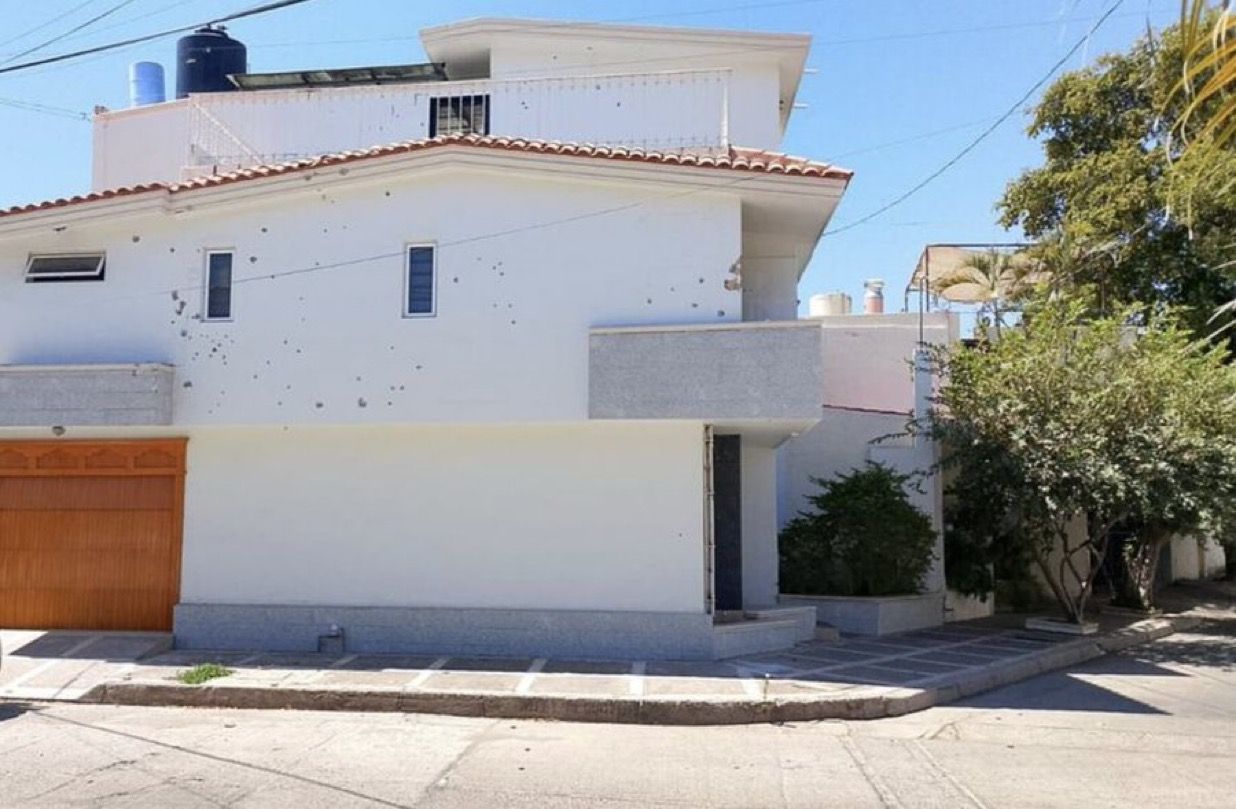 Atacan a tiros la fachada de una casa del gobernador Rubén Rocha Moya en Culiacán, Sinaloa; no se reportan heridos Atacan a tiros la fachada de una casa del gobernador Rubén Rocha Moya en Culiacán, Sinaloa; no se reportan heridos