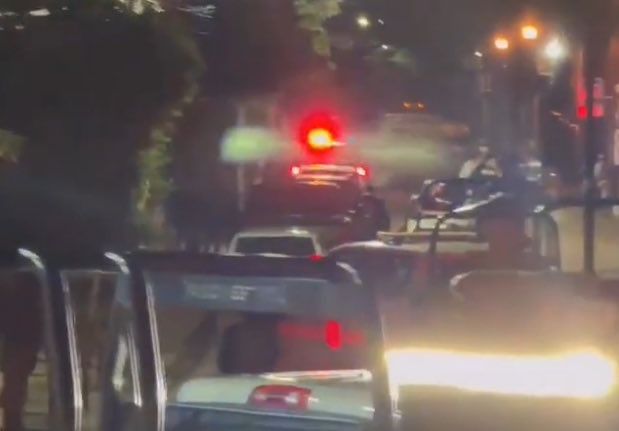 Operativo antinarcóticos en el Centro Histórico de Oaxaca de Juárez; catean instalaciones de un bar en calle Crespo