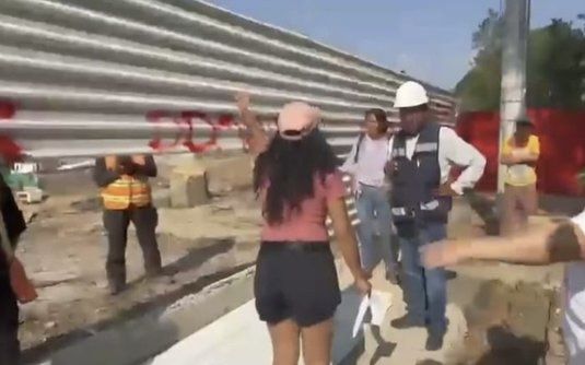 Vecinos de #Oaxaca de Juárez protestan contra Fibra Danhos, en ex Hotel Misión de Los Ángeles, por daños y apropiarse de calle Vecinos de #Oaxaca de Juárez protestan contra Fibra Danhos, en ex Hotel Misión de Los Ángeles, por daños y apropiarse de calle