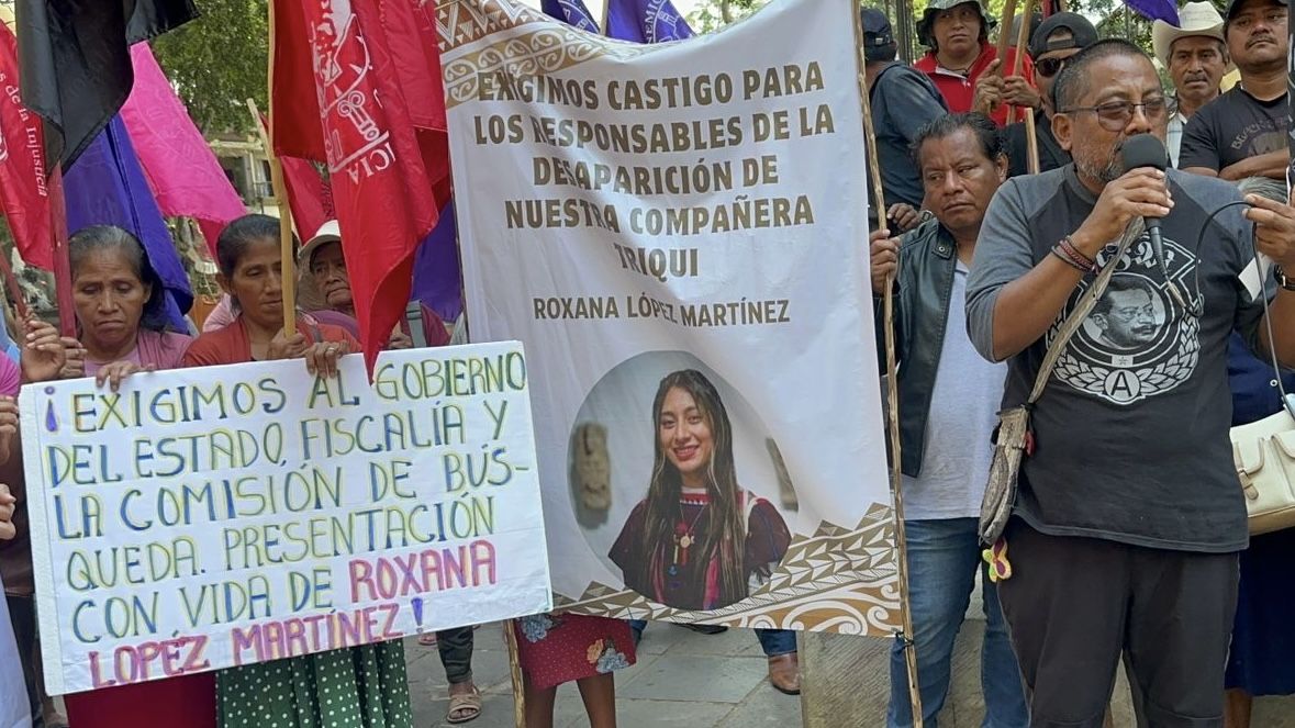 Integrantes del CIPO y familiares se retiran del zócalo de Oaxaca de Juárez; acusan nula respuesta de la Fiscalía por desaparición de Roxana López