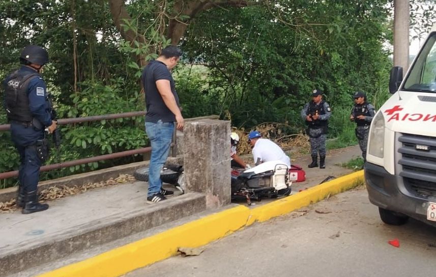 Dos adolescentes mueren tras derrapar en moto en Tuxtepec, #Oaxaca; iban sin casco en la calzada Bravo Ahuja
