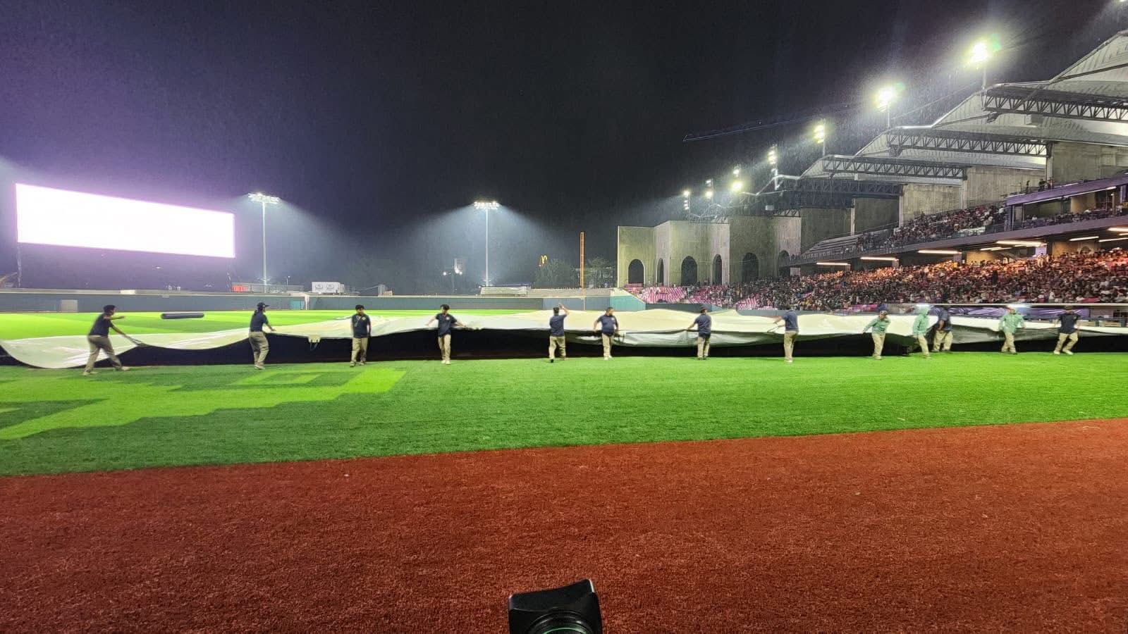 Tormenta eléctrica frena el juego inaugural de Guerreros de Oaxaca vs Querétaro en su nuevo Estadio Yu’va Tormenta eléctrica frena el juego inaugural de Guerreros de Oaxaca vs Querétaro en su nuevo Estadio Yu’va