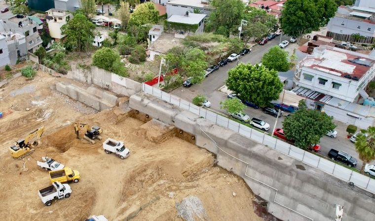 Raymundo Chagoya cede calle pública a Fibra Danhos sin consultar al Cabildo y sin permiso del Congreso en #Oaxaca Raymundo Chagoya cede calle pública a Fibra Danhos sin consultar al Cabildo y sin permiso del Congreso en #Oaxaca