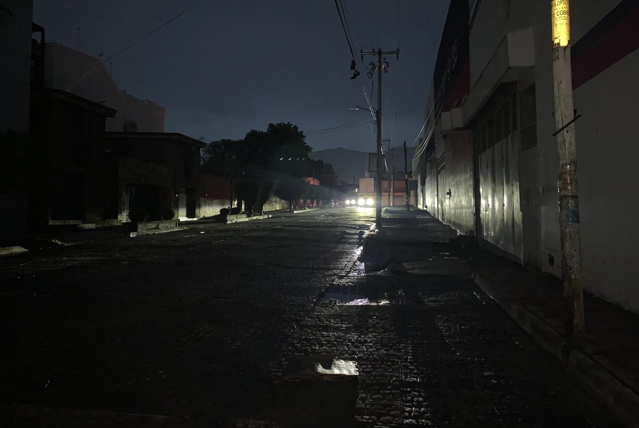 Centro histórico de Oaxaca, con fallas frecuentes y extensas en el servicio de energía eléctrica, acusan comerciantes