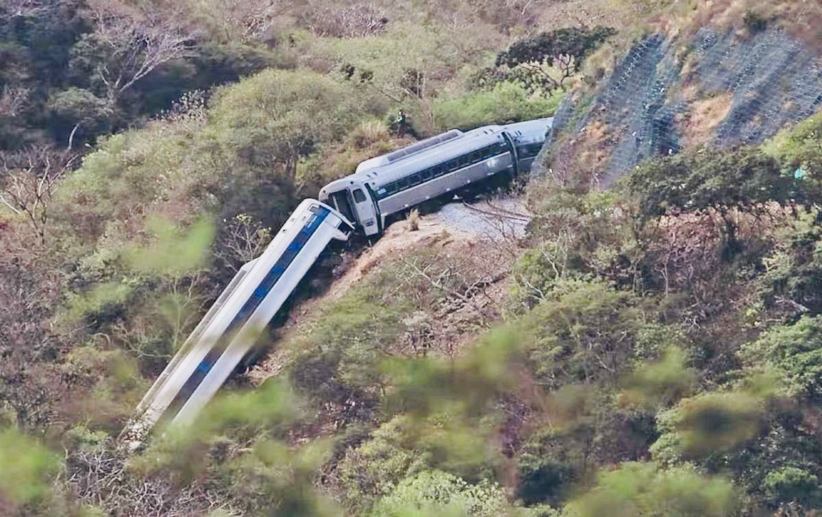 Claudia Sheinbaum anuncia obras en el trazado de la vía para eliminar curvas riesgosas en el Tren Interoceánico