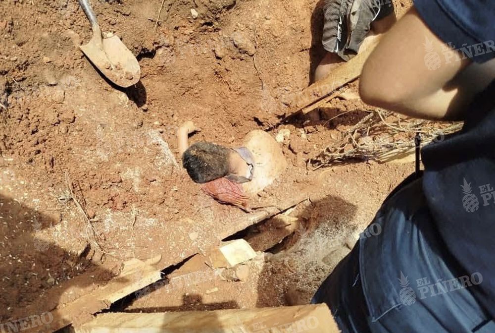 Mueren dos albañiles sepultados por derrumbe en obra particular de La Chuparrosa, en Jalapa de Díaz