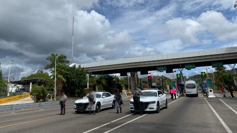 Manifestantes “liberan” caseta 79 de San Pablo Huitzo en Oaxaca; permiten paso libre sin afectar circulación Manifestantes “liberan” caseta 79 de San Pablo Huitzo en Oaxaca; permiten paso libre sin afectar circulación