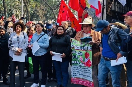 CNTE mantiene y refuerza huelga magisterial pese a plan gubernamental para nuevo manejo de sus pensiones CNTE mantiene y refuerza huelga magisterial pese a plan gubernamental para nuevo manejo de sus pensiones