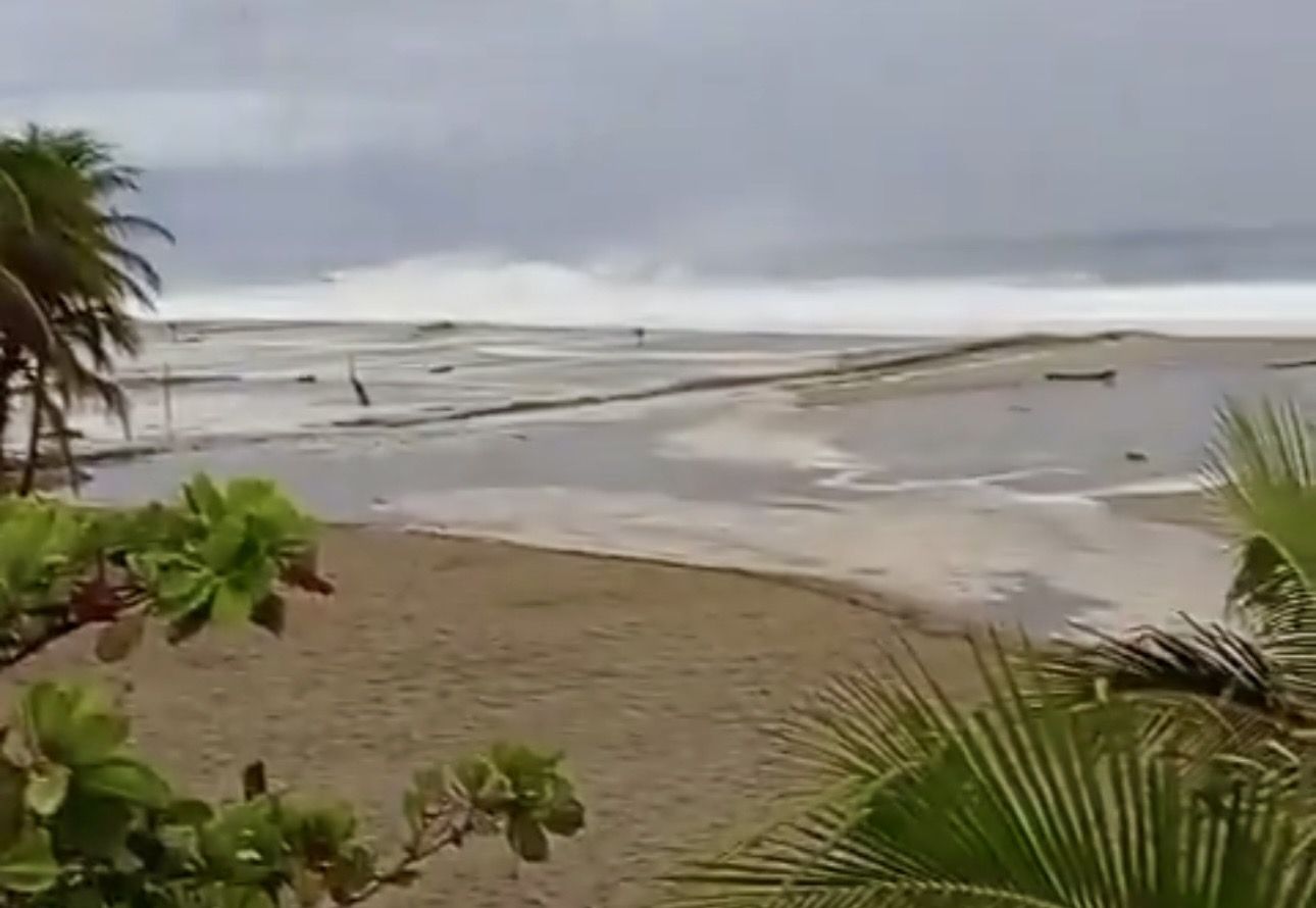 Oaxaca: Protección Civil cierra playas de Huatulco por mar de fondo para evitar riesgos mortales