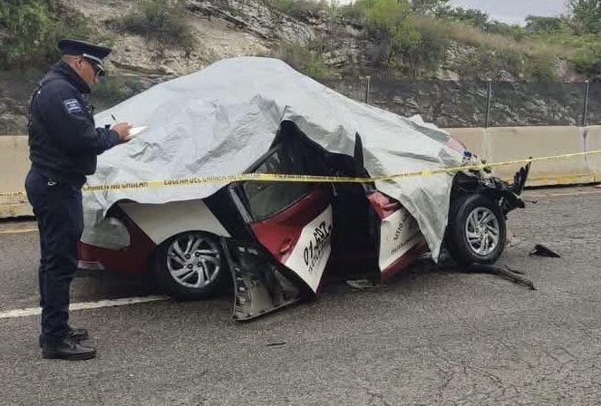 Una mujer fallecida y cuatro lesionados deja choque entre taxi de Telixtlahuaca y camioneta Ford en supercarretera Oaxaca-Cuacnopalan Una mujer fallecida y cuatro lesionados deja choque entre taxi de Telixtlahuaca y camioneta Ford en supercarretera Oaxaca-Cuacnopalan