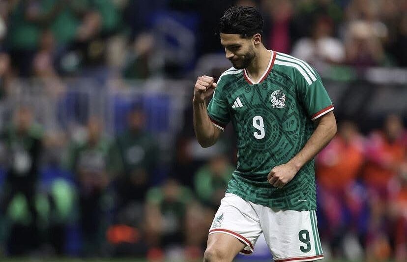 México vence 2-0 a Sudáfrica con goles de Quiñones y Jiménez; hubo tres expulsados, dos del visitante México vence 2-0 a Sudáfrica con goles de Quiñones y Jiménez; hubo tres expulsados, dos del visitante