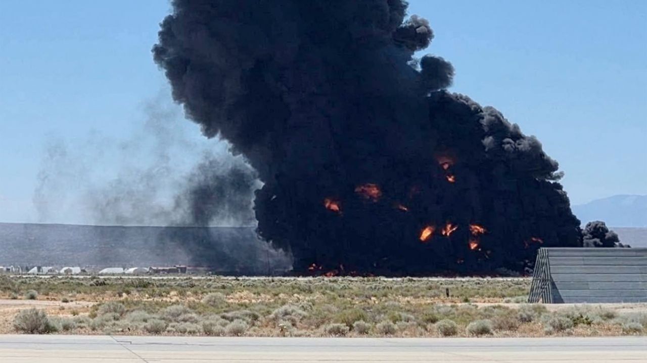 El desplome del B-52 en la Base Edwards dejó un saldo de ocho muertos, confirma la Fuerza Aérea de EE.UU. El desplome del B-52 en la Base Edwards dejó un saldo de ocho muertos, confirma la Fuerza Aérea de EE.UU.